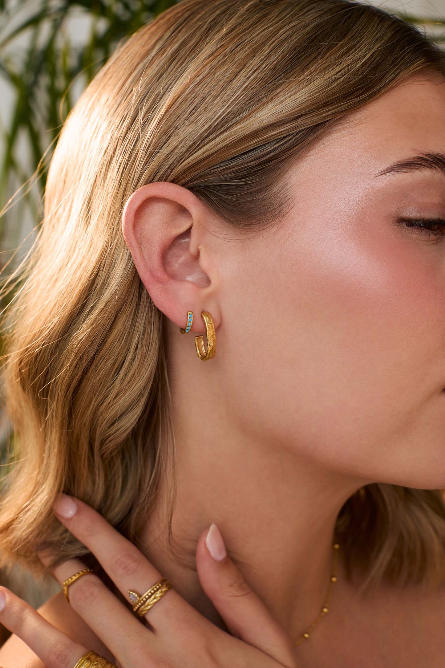 PENDIENTES ISHANI (10MM) BAÑADOS EN ORO