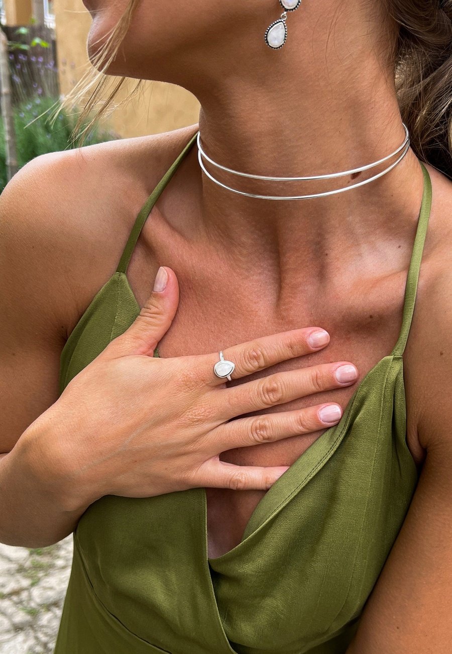 Anillo con Piedra Luna Gayathri