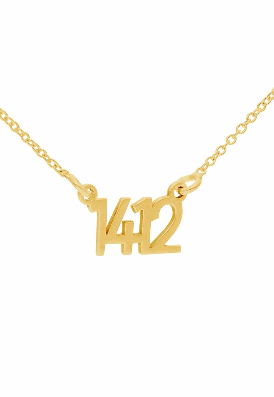 Collar de numero de oro