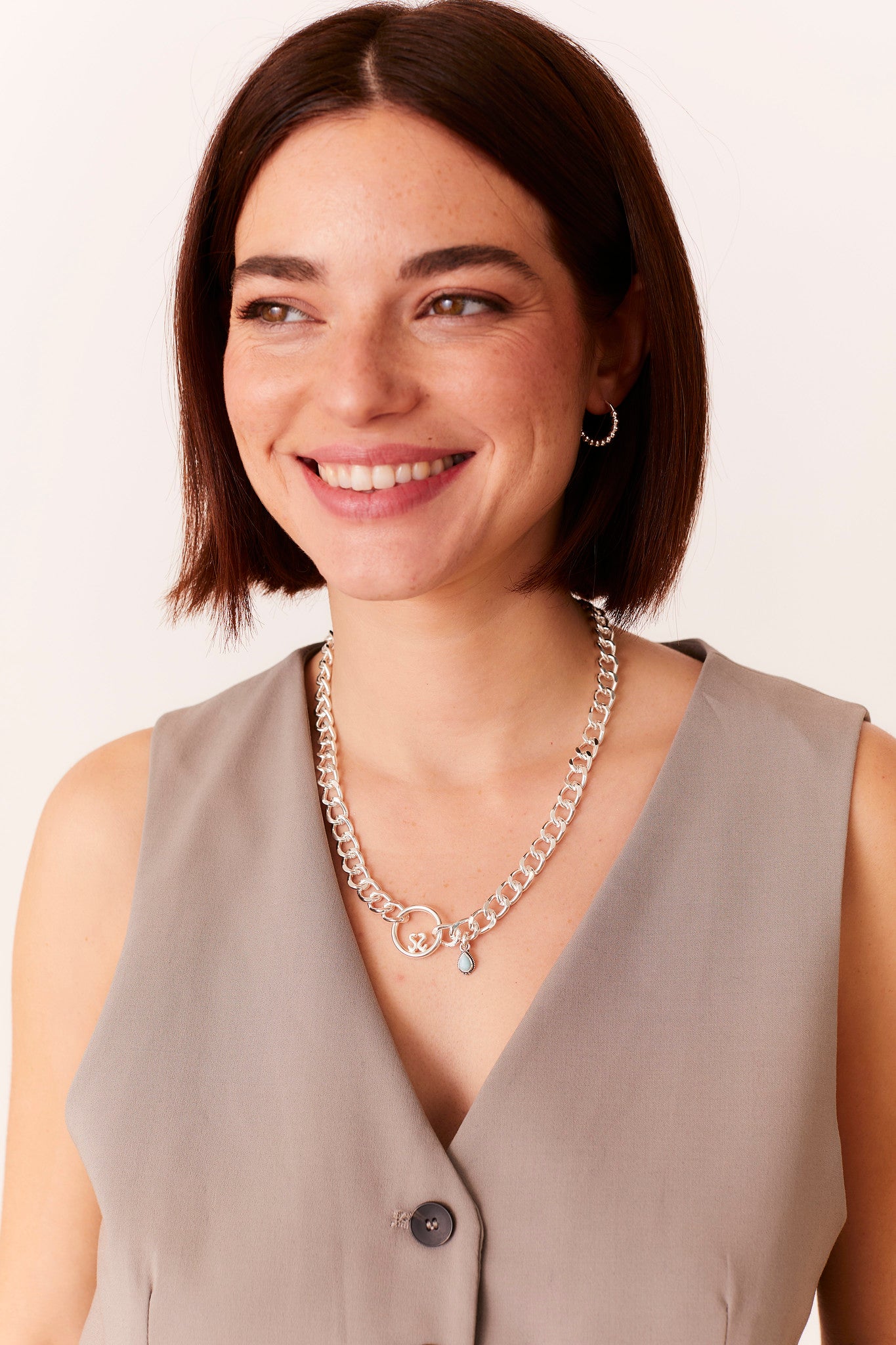 RAIPAR NECKLACE LOGO CLOSURE