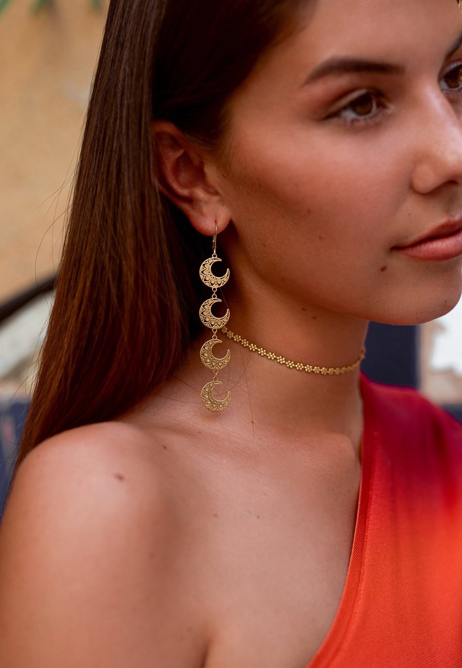 Pendientes largos luna chapado en oro