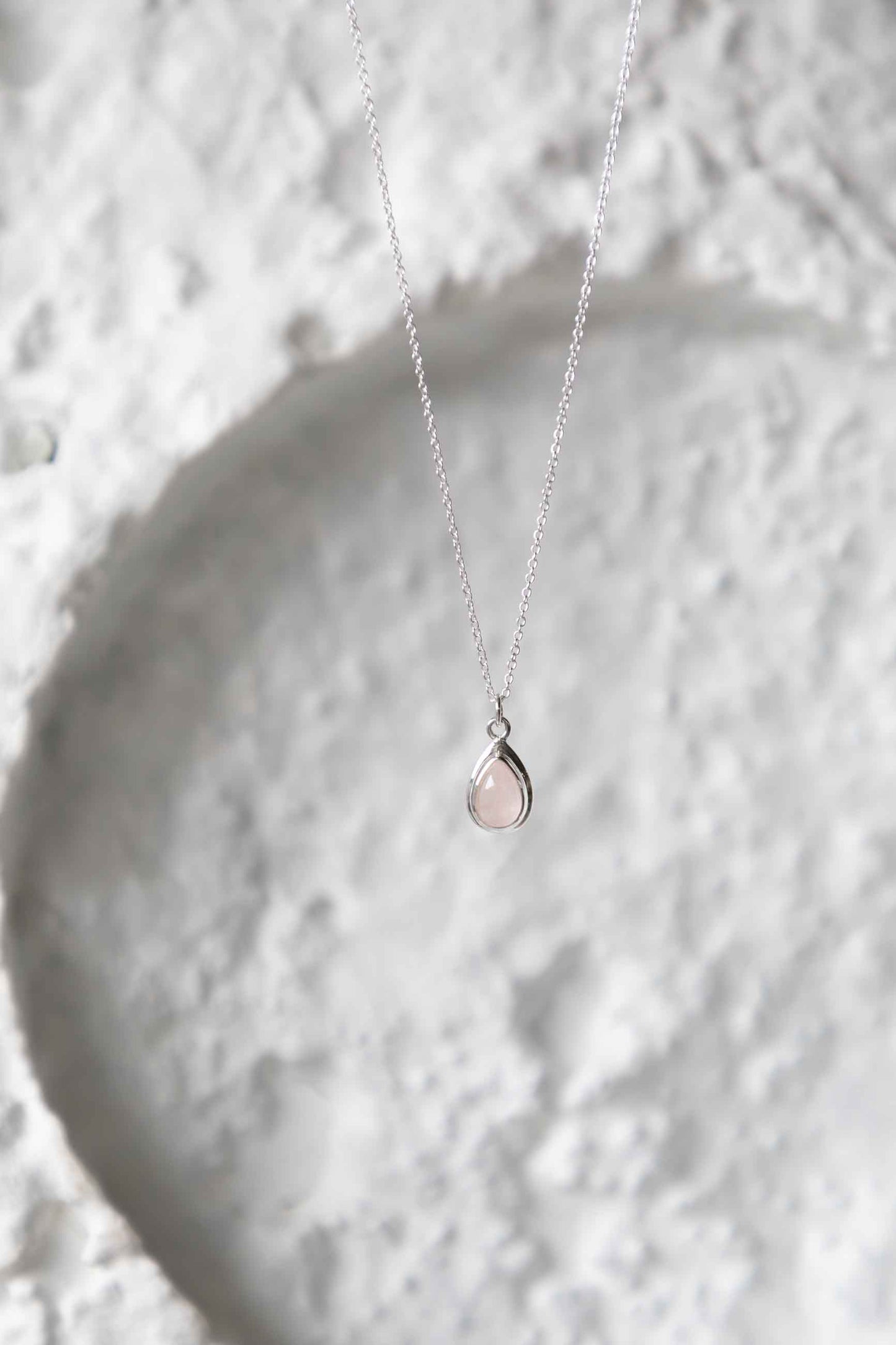 RAKA ROSE QUARTZ NECKLACE