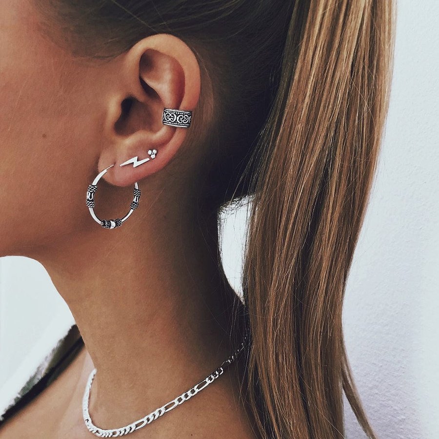 Pendientes Gahan con los pendientes AMSHU, YATIN, el pendiente NIDHI y el collar VINTEJ.