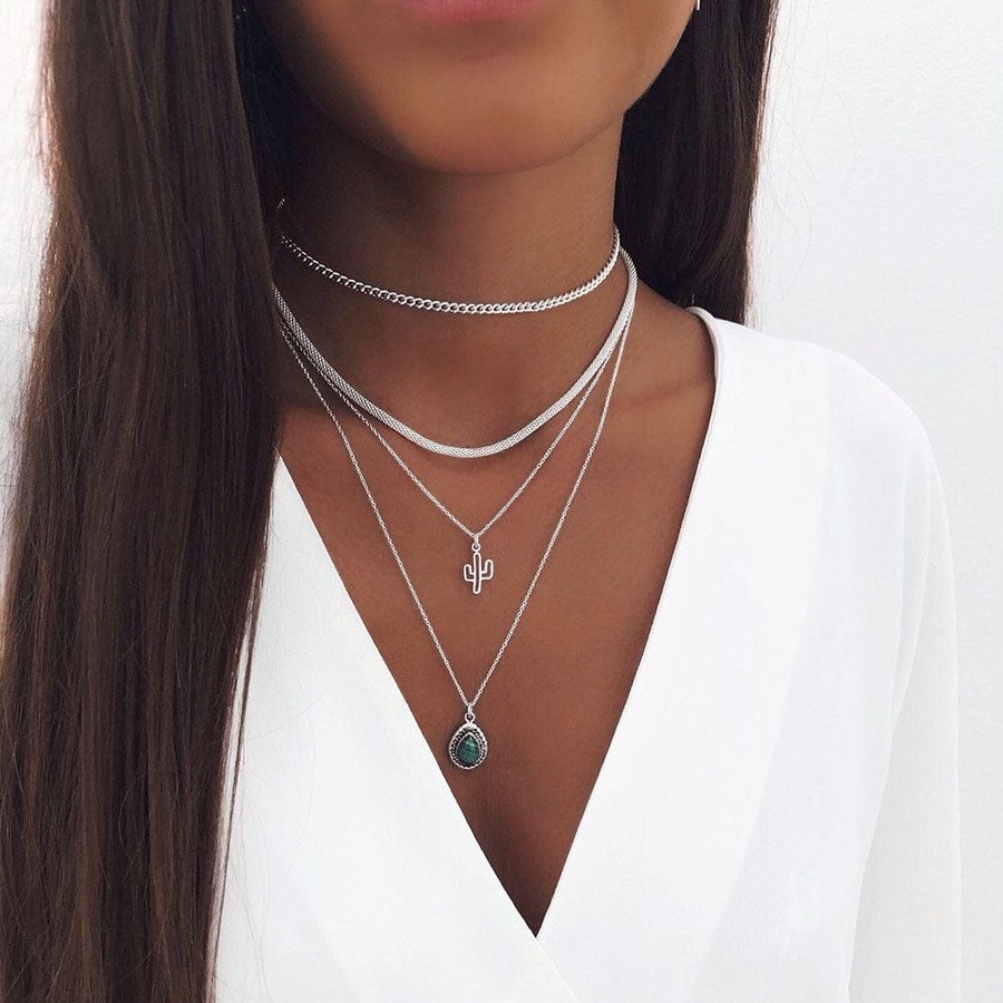 Collar SHUSHK junto el choker LAKSHMI y los collares NAAG y KATAM