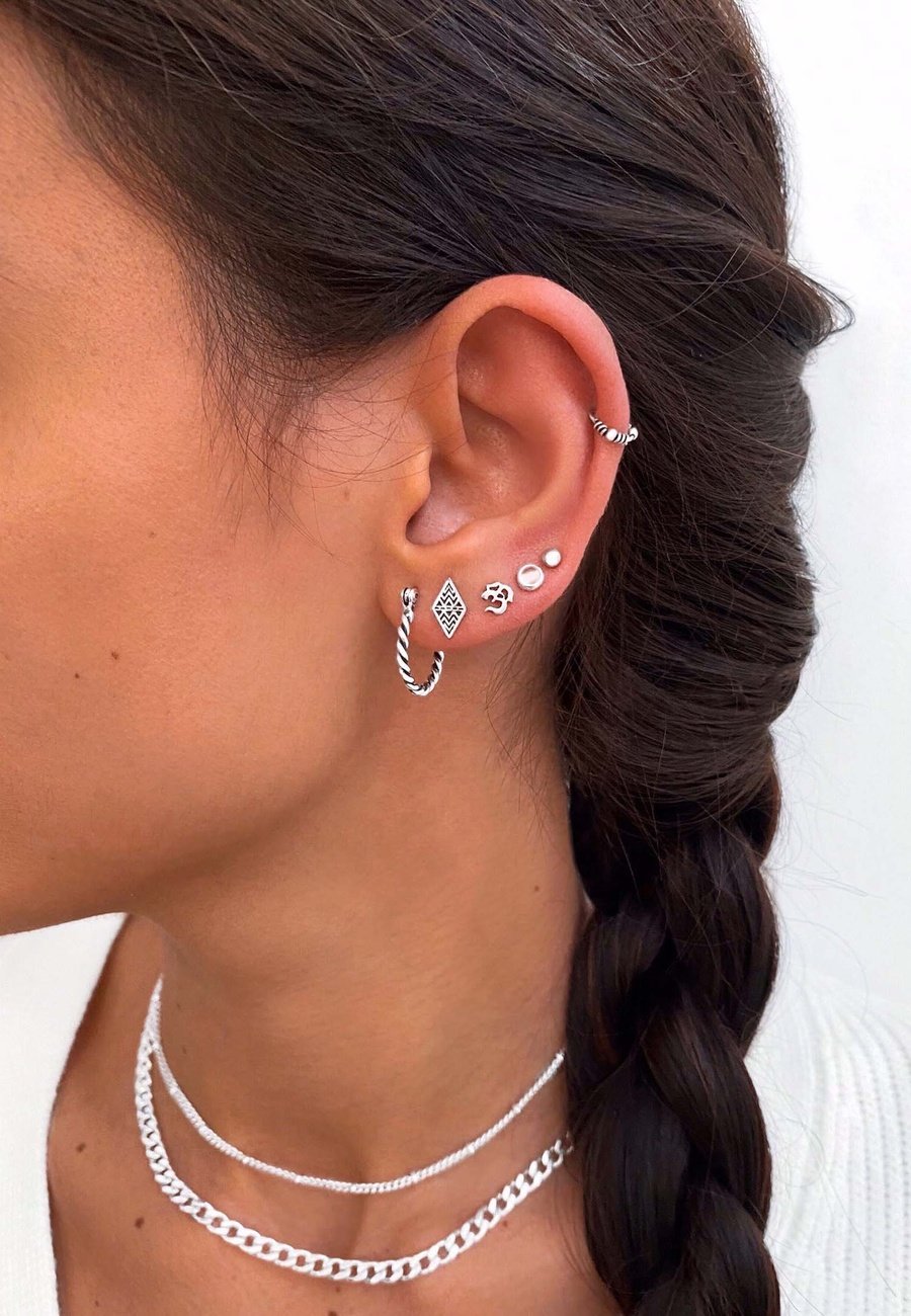 KAVERI EARRINGS (16MM)