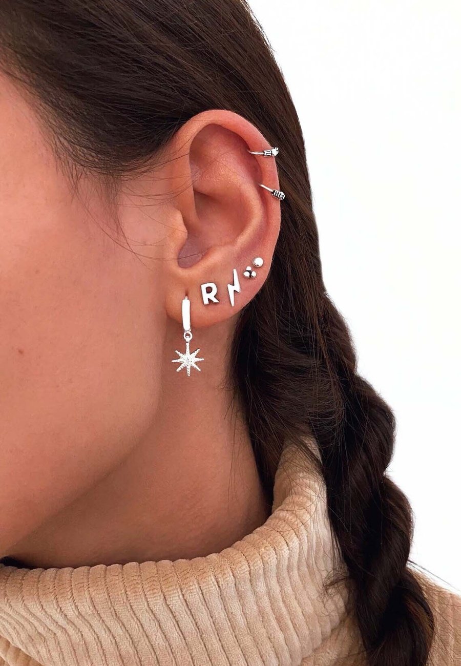 Letra R pendiente de inicial EBEESE