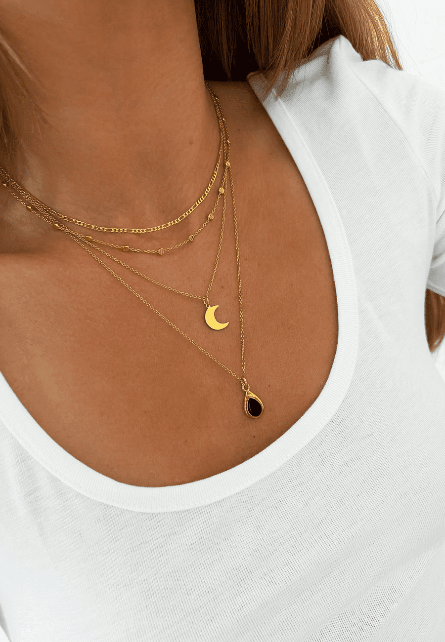 COLLANA RAKA ONICE NERA IN ORO