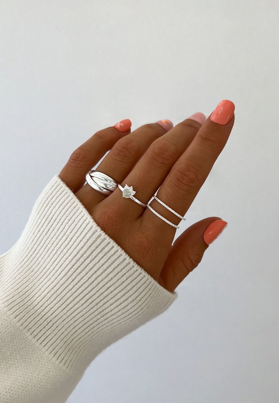 Anillo con Piedra Opalo y Corona de Circonitas