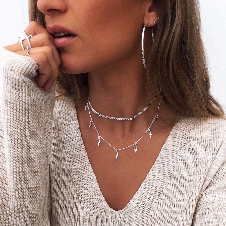 Collar ISAR con Rayos de Plata junto al collar LAKSHMI