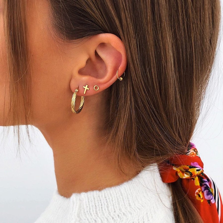 Pendientes DHARTI ORO con los pendientes EKTA ORO, HALAKON ORO y el piercing AFTAN (8MM) ORO.