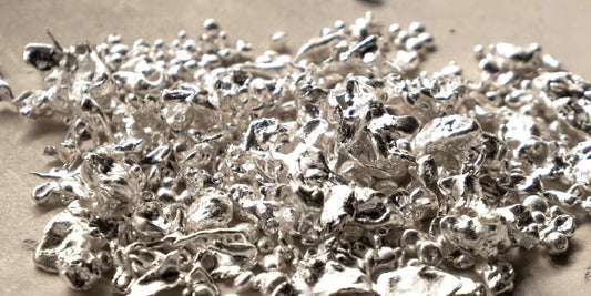 Granalla de plata de ley 925, la materia prima de las joyas artesanales de San Saru