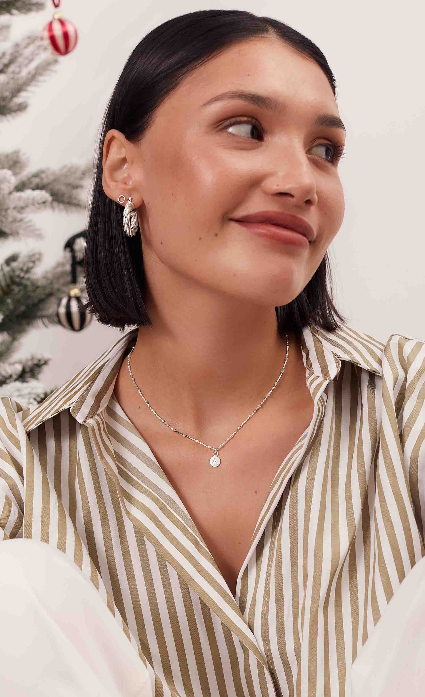 COLLAR ANUK LETRA CHAPA