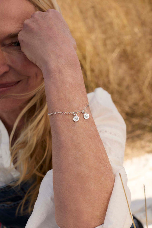 PULSERA ADAMYA LETRA CHAPA