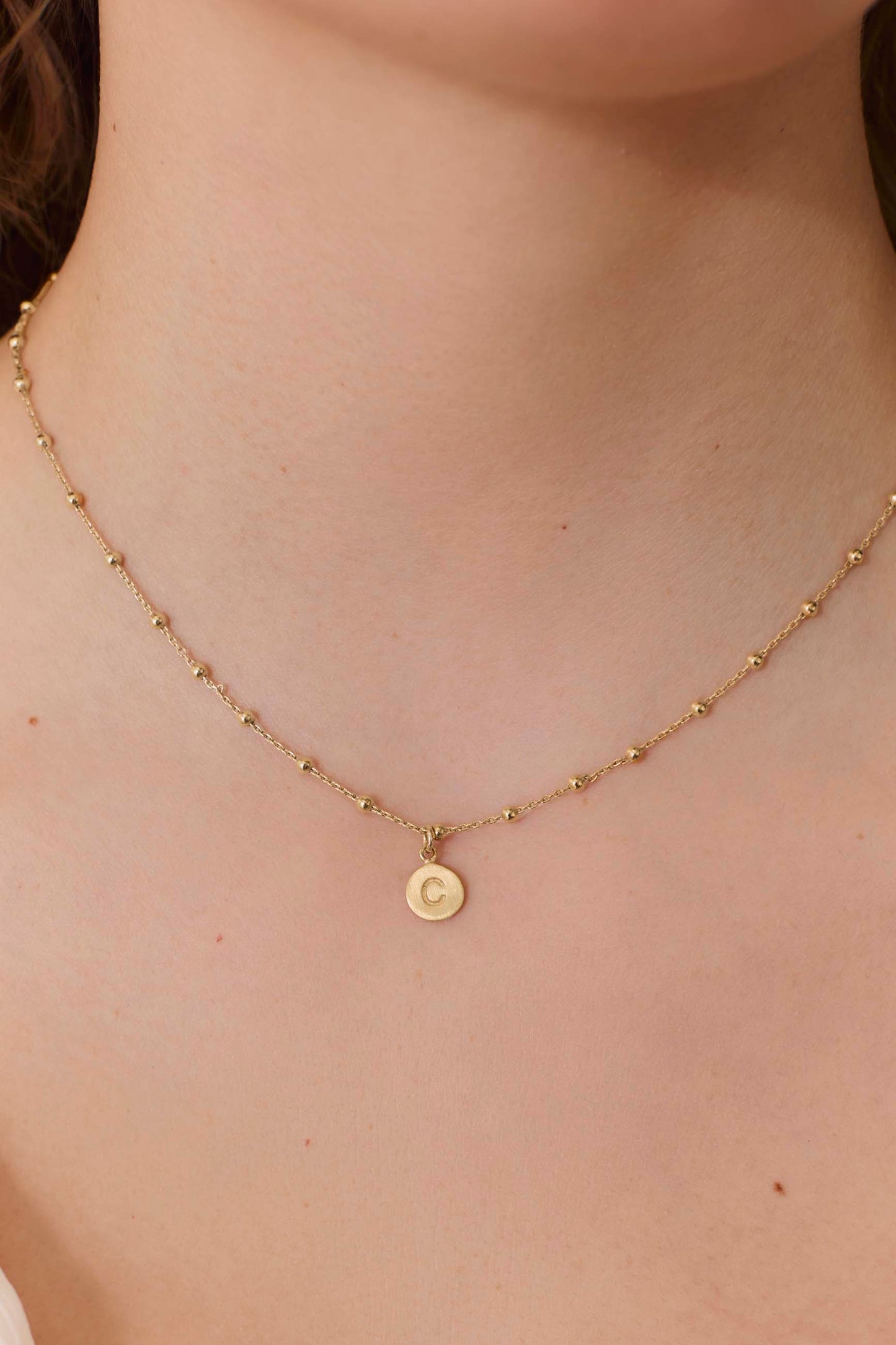 COLLANA ANUK LETTERA PIASTRA PLACCATA IN ORO