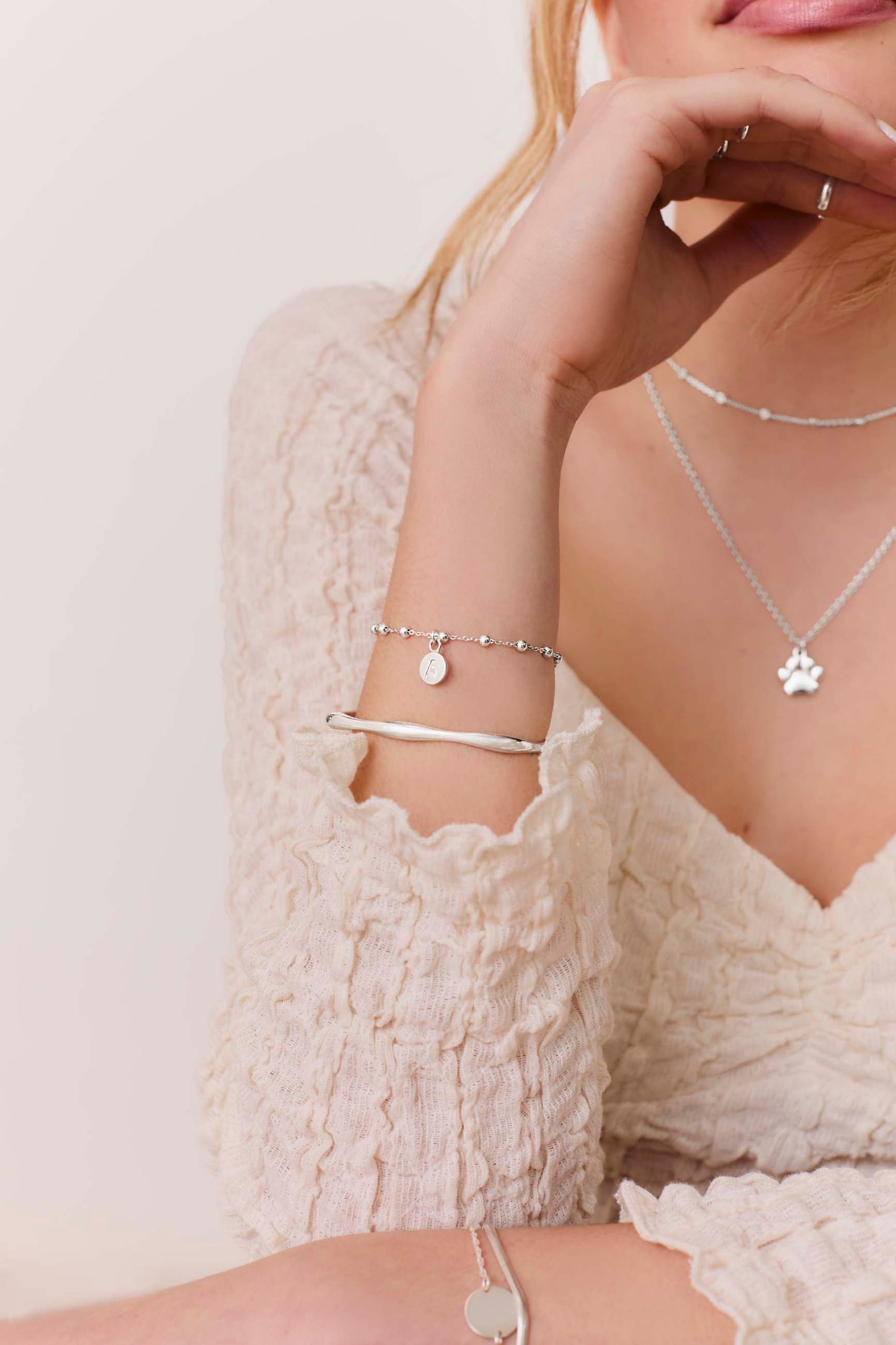 BRACCIALE ADAMYA LETTERA PIASTRA