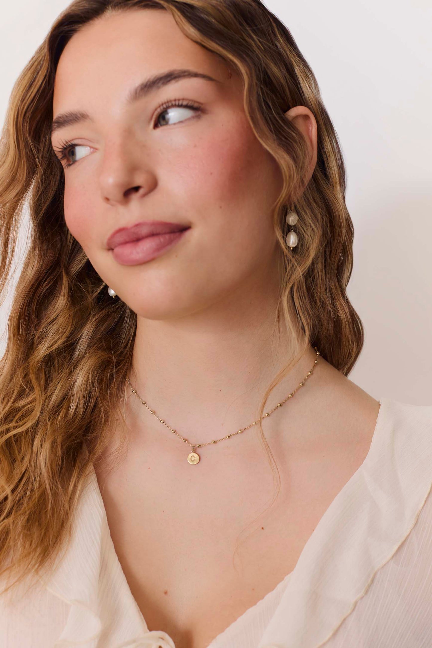 COLLANA ANUK LETTERA PIASTRA PLACCATA IN ORO