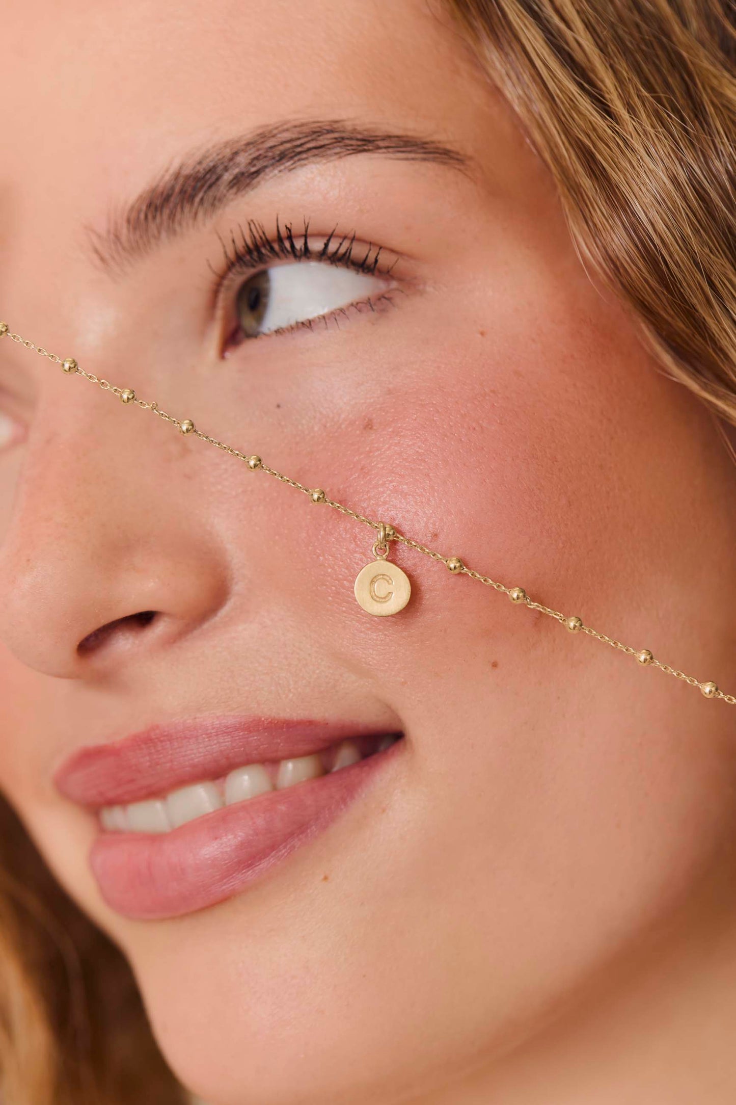 COLLANA ANUK LETTERA PIASTRA PLACCATA IN ORO