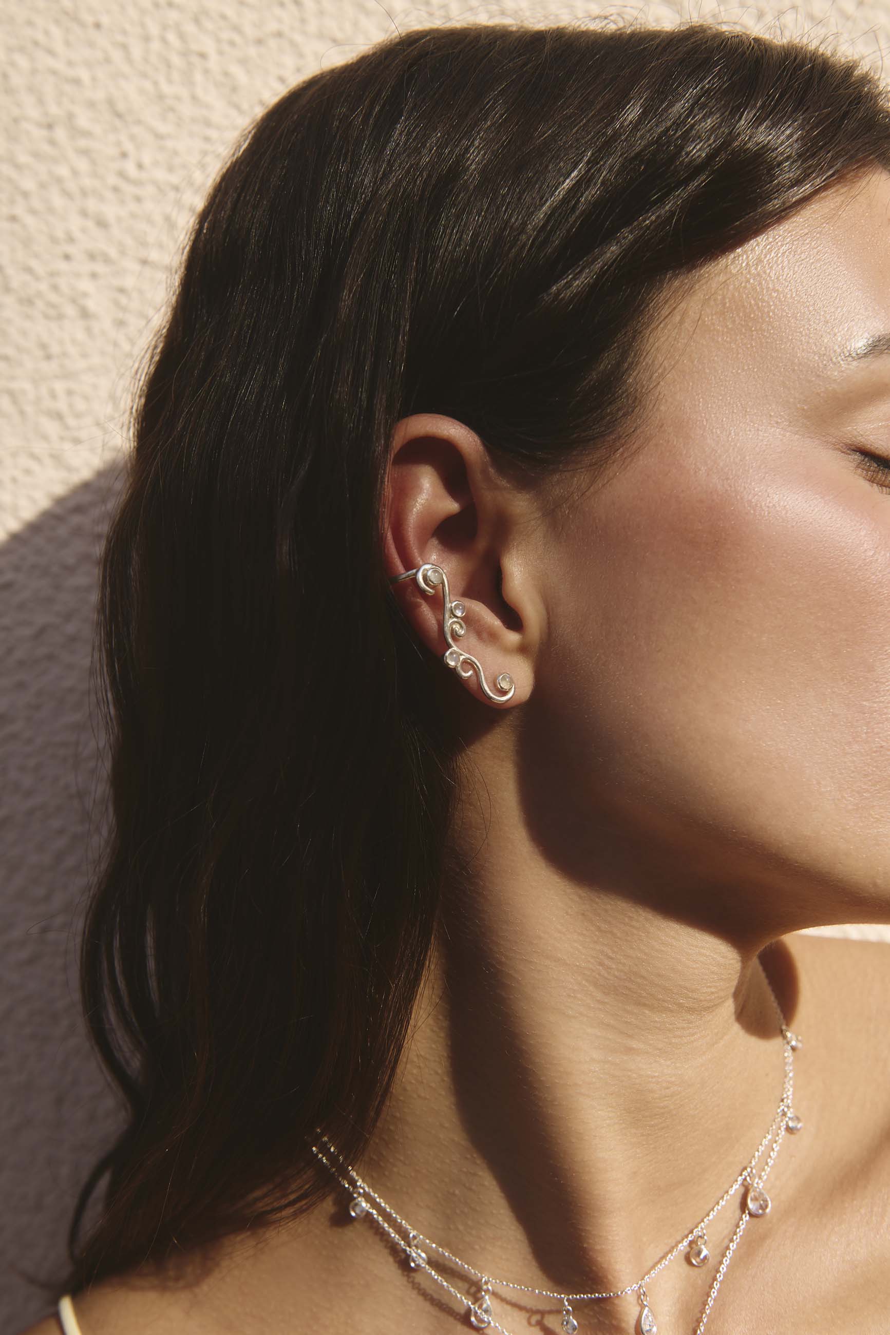Fascino alla moda, orecchini geometrici con pavimentazioni in zirconi reali e minimalisti per le Fascino alla moda, orecchini geometrici con pavimentazioni in zirconi reali e minimalisti per le