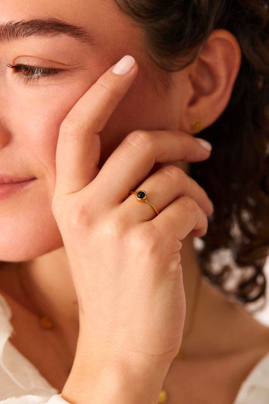 ANILLO MALINI ÓNIX BAÑADO EN ORO