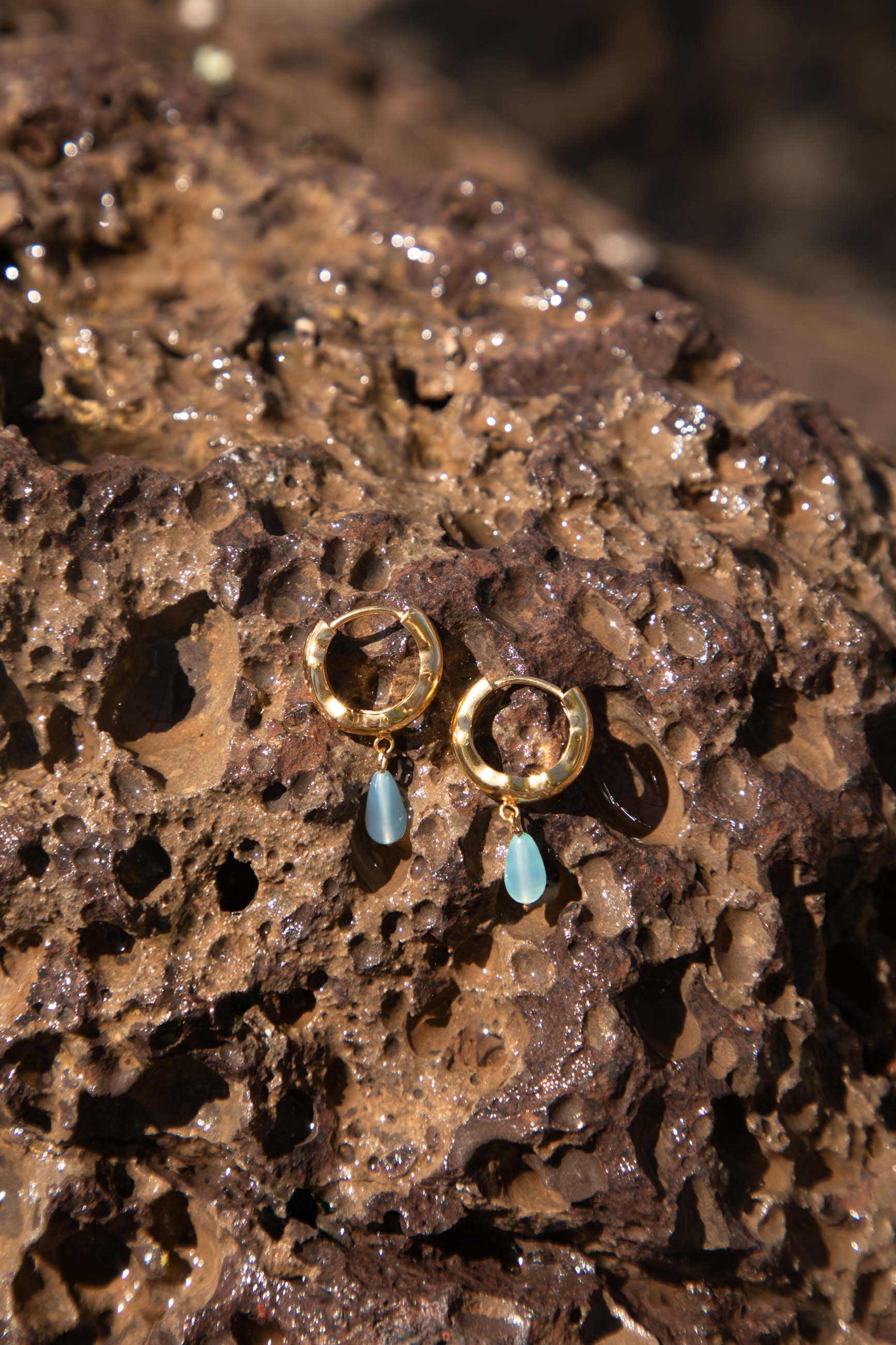Pendientes CHAP Oro Foto Bodegón