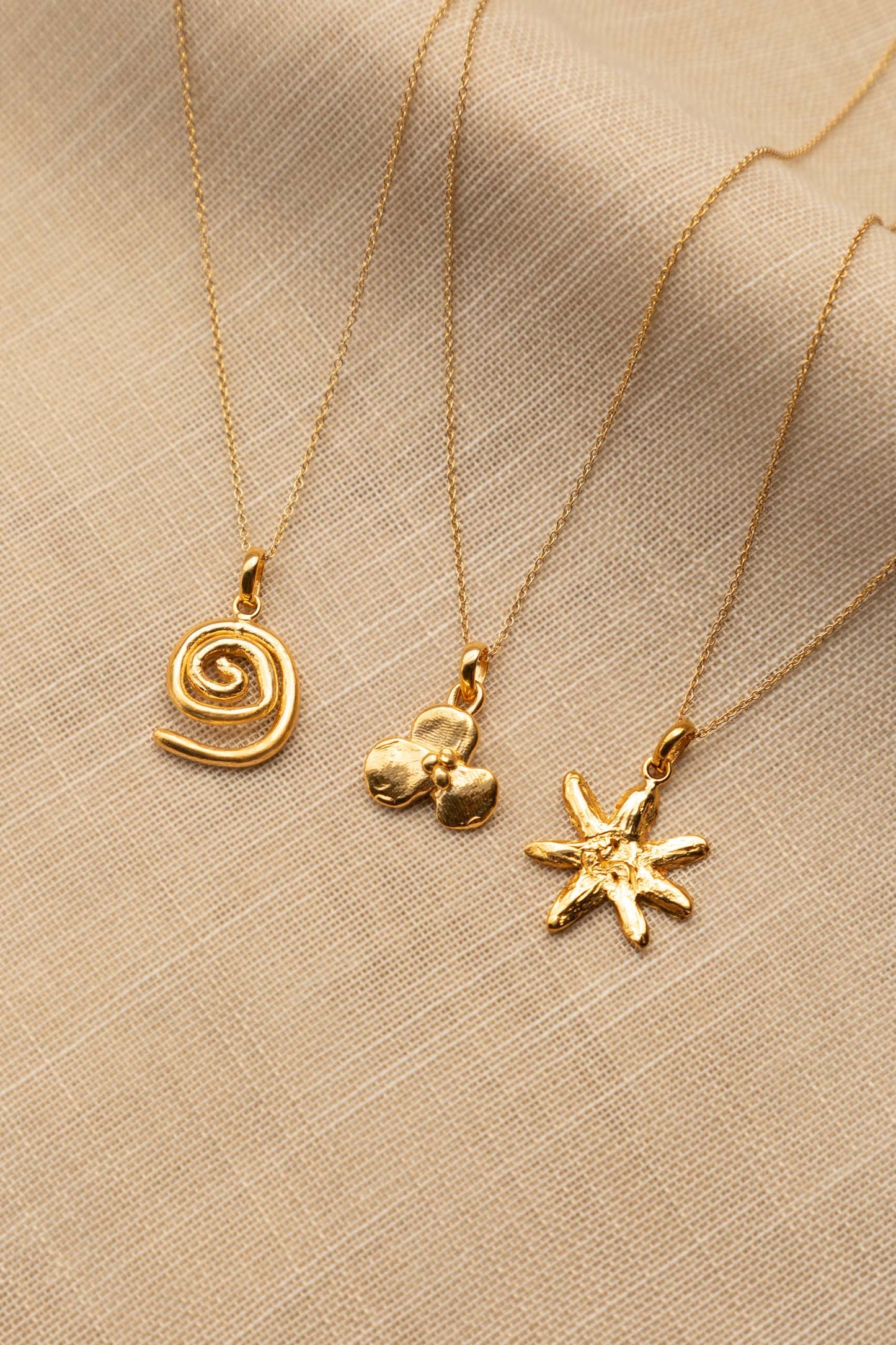 COLLAR ANOKI BAÑADO EN ORO
