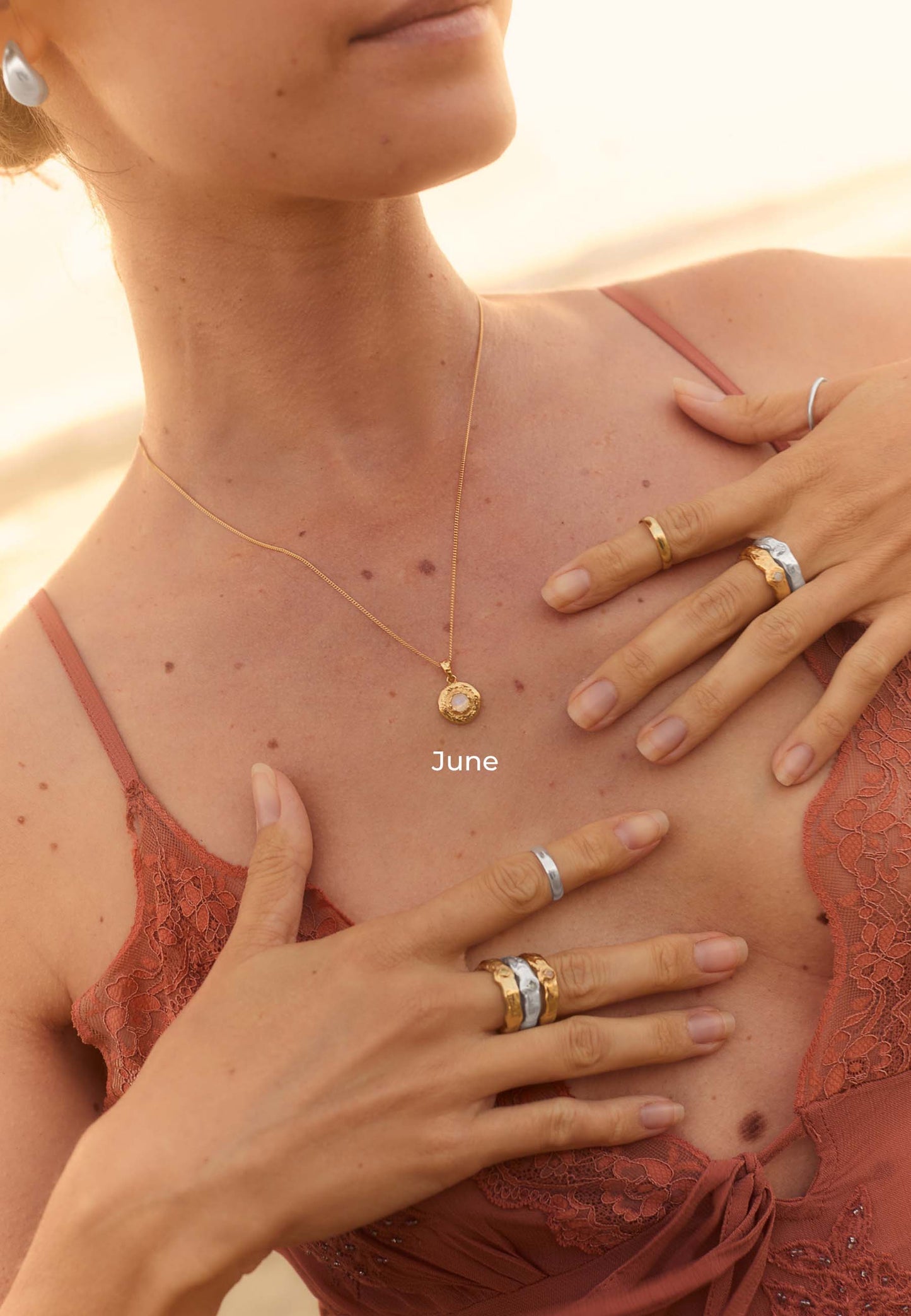 COLLAR PIEDRAS DE NACIMIENTO BAÑADO EN ORO