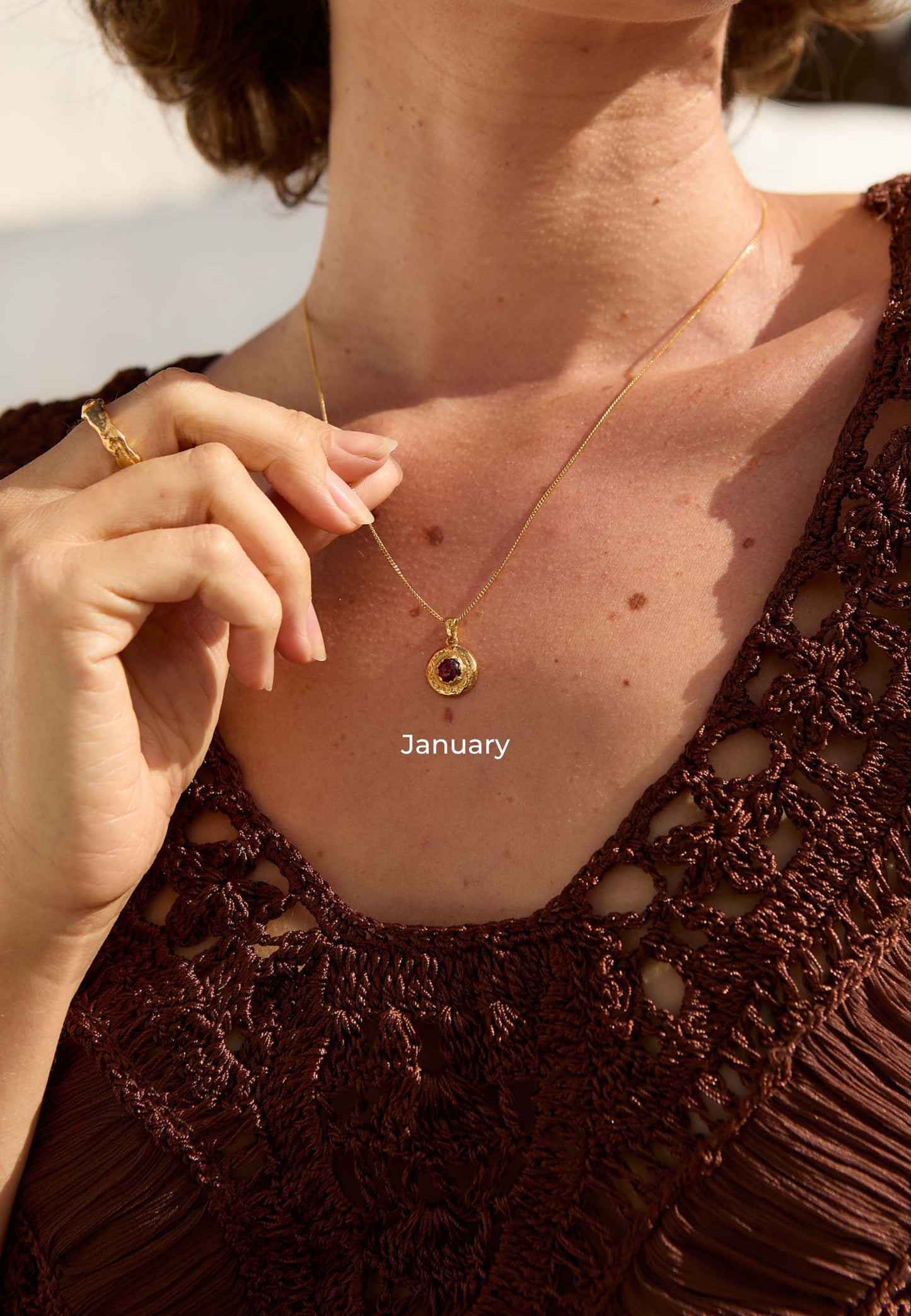 COLLAR PIEDRAS DE NACIMIENTO BAÑADO EN ORO