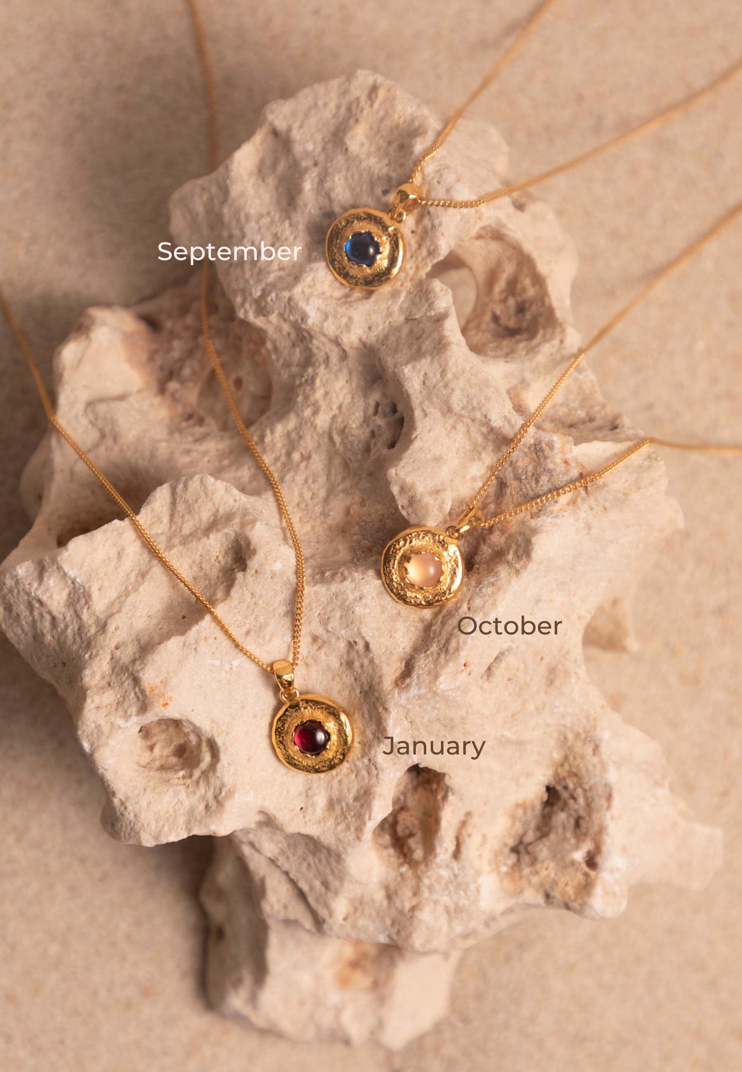 COLLAR PIEDRAS DE NACIMIENTO BAÑADO EN ORO