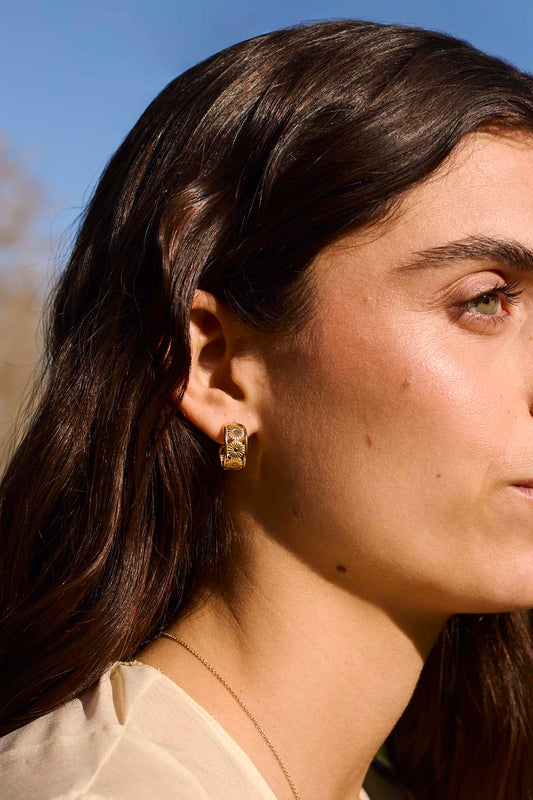 PENDIENTES PUSHPA (15MM) BAÑADOS EN ORO