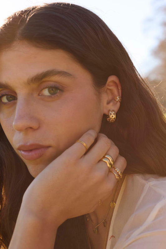 PENDIENTES PUSHPA (15MM) BAÑADOS EN ORO