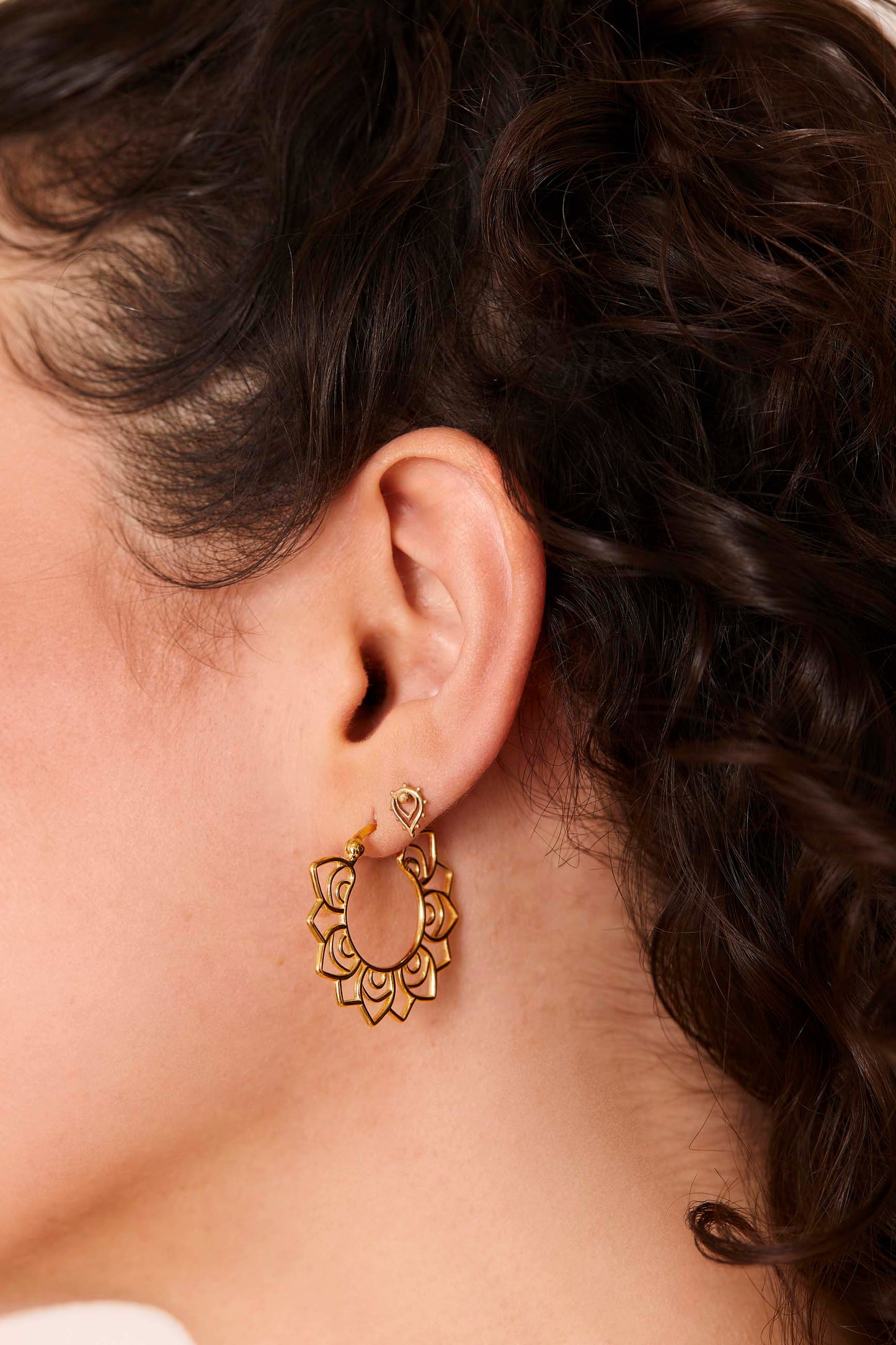 PENDIENTES MAYUR BAÑADOS EN ORO