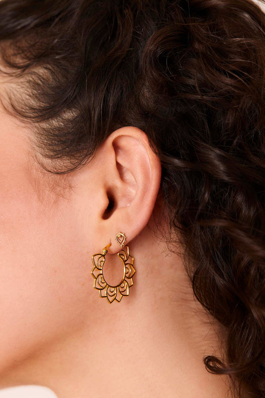 PENDIENTE MAYUR BAÑADO EN ORO