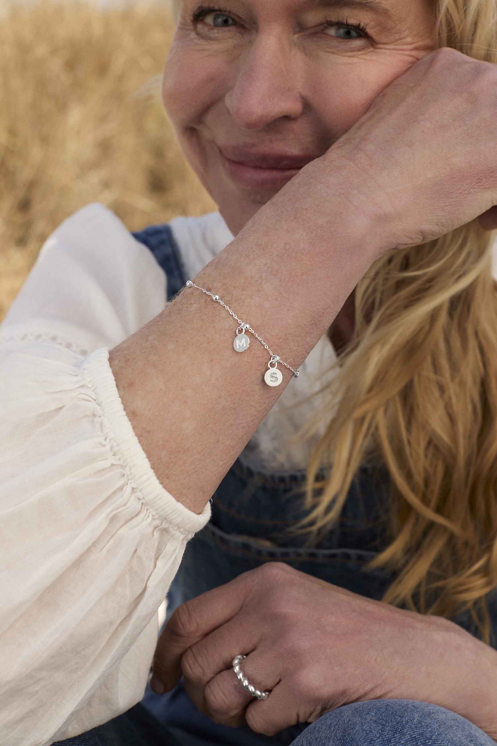 Bracciale Con Iniziale In Argento Fatto A Mano - Regolabile Con Nodo Macramè Nero - Regalo Portafortuna