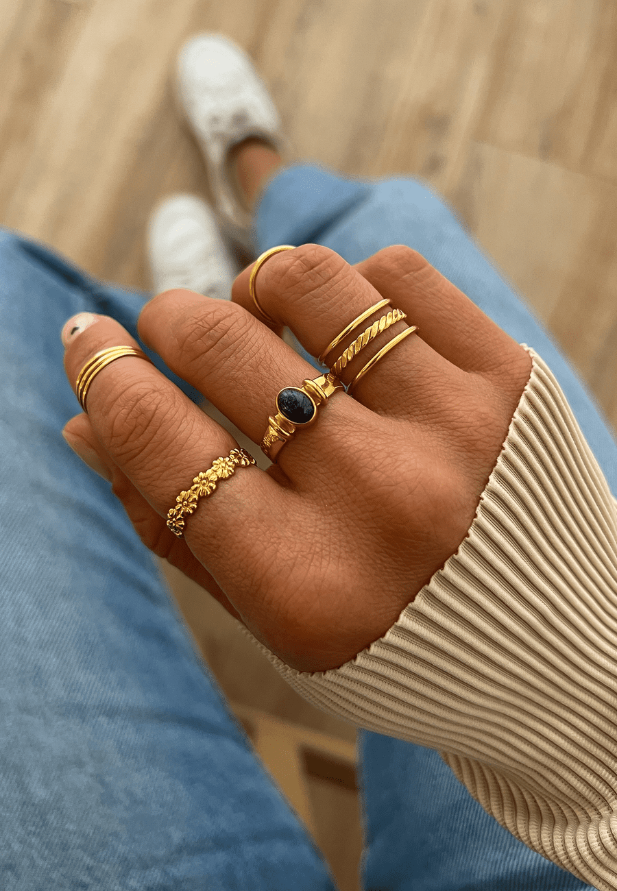 GAR GOLD RING | Gold ring with flowers – San Saru GAR GOLD RING | Gold ring with flowers – San Saru
