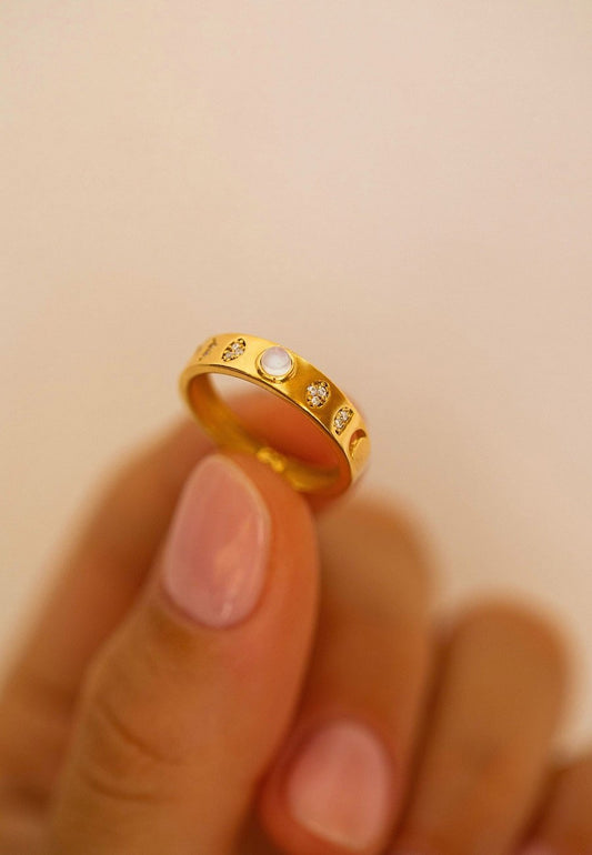 Anillo NAOS de Oro de 9 Quilates con Circonitas y Piedra Luna